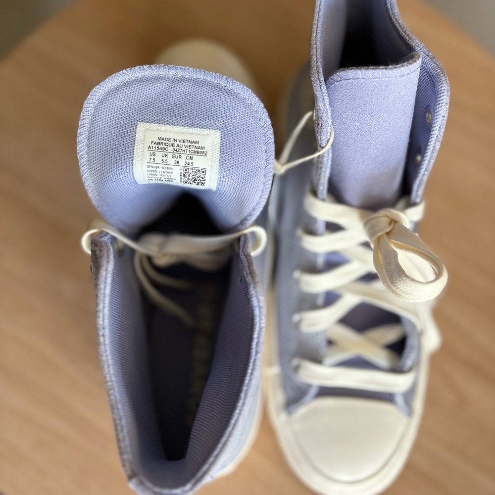 Converse High-Tops in Lilac/Silver - Picture 6 of 7